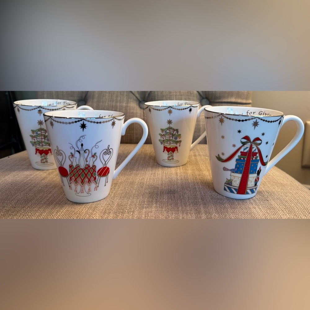 🎄Lenox vintage Christmas Merry and Bright set of 4 mugs. Excellent condition.